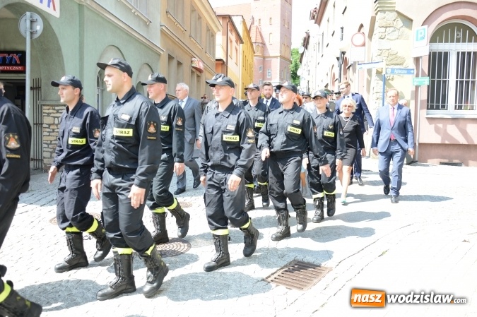 Zdjęcie w galerii na portalu naszwodzislaw.com: Obchody Dnia Strażaka na wodzisławskim rynku. ZDJĘCIA  wiadomości z regionu