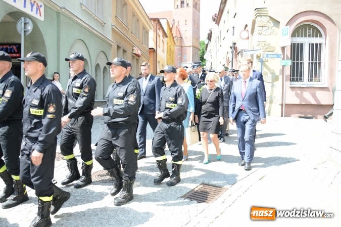 Zdjęcie w galerii na portalu naszwodzislaw.com: Obchody Dnia Strażaka na wodzisławskim rynku. ZDJĘCIA  wiadomości z regionu