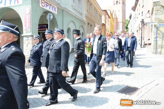Zdjęcie w galerii na portalu naszwodzislaw.com: Obchody Dnia Strażaka na wodzisławskim rynku. ZDJĘCIA  wiadomości z regionu