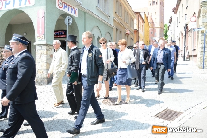 Zdjęcie w galerii na portalu naszwodzislaw.com: Obchody Dnia Strażaka na wodzisławskim rynku. ZDJĘCIA  wiadomości z regionu