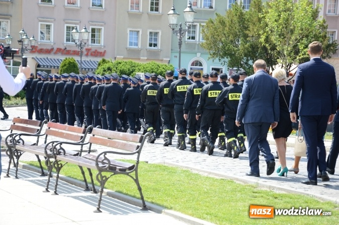 Zdjęcie w galerii na portalu naszwodzislaw.com: Obchody Dnia Strażaka na wodzisławskim rynku. ZDJĘCIA  wiadomości z regionu