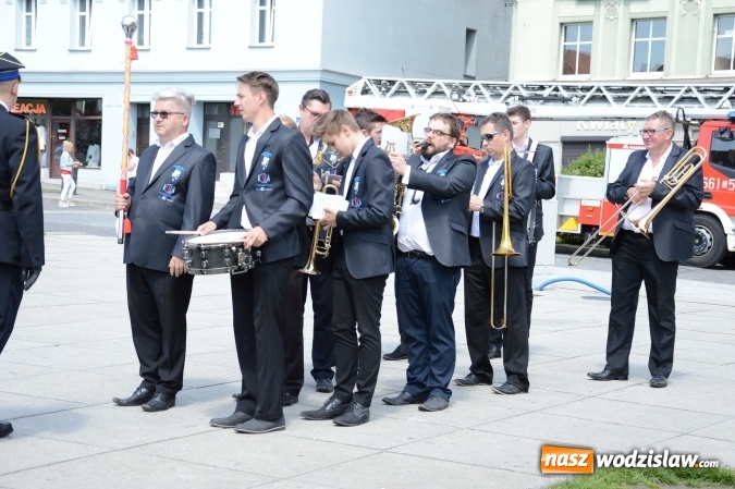 Zdjęcie w galerii na portalu naszwodzislaw.com: Obchody Dnia Strażaka na wodzisławskim rynku. ZDJĘCIA  wiadomości z regionu