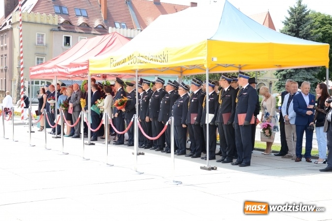 Zdjęcie w galerii na portalu naszwodzislaw.com: Obchody Dnia Strażaka na wodzisławskim rynku. ZDJĘCIA  wiadomości z regionu