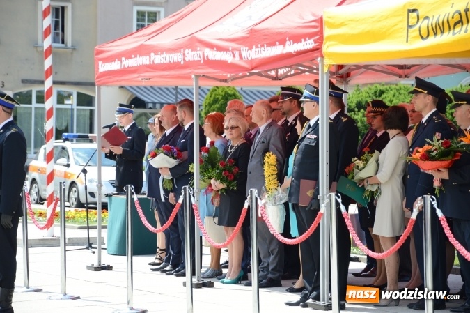 Zdjęcie w galerii na portalu naszwodzislaw.com: Obchody Dnia Strażaka na wodzisławskim rynku. ZDJĘCIA  wiadomości z regionu