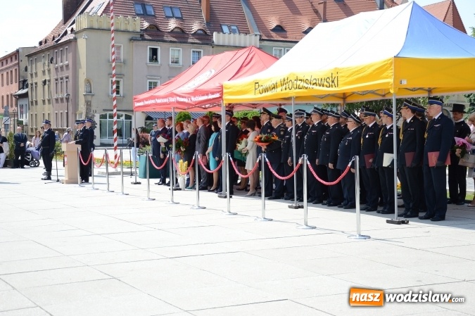 Zdjęcie w galerii na portalu naszwodzislaw.com: Obchody Dnia Strażaka na wodzisławskim rynku. ZDJĘCIA  wiadomości z regionu