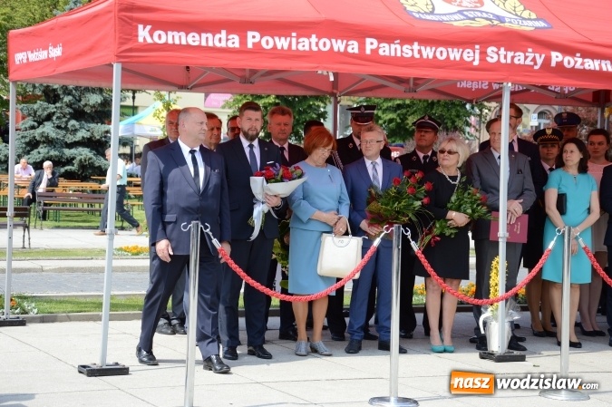 Zdjęcie w galerii na portalu naszwodzislaw.com: Obchody Dnia Strażaka na wodzisławskim rynku. ZDJĘCIA  wiadomości z regionu