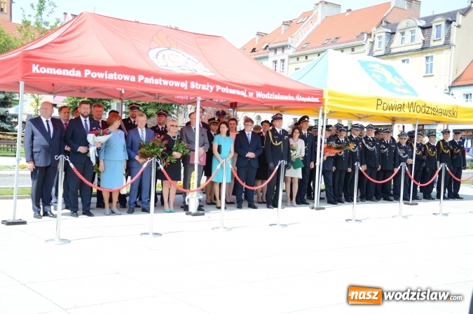 Zdjęcie w galerii na portalu naszwodzislaw.com: Obchody Dnia Strażaka na wodzisławskim rynku. ZDJĘCIA  wiadomości z regionu