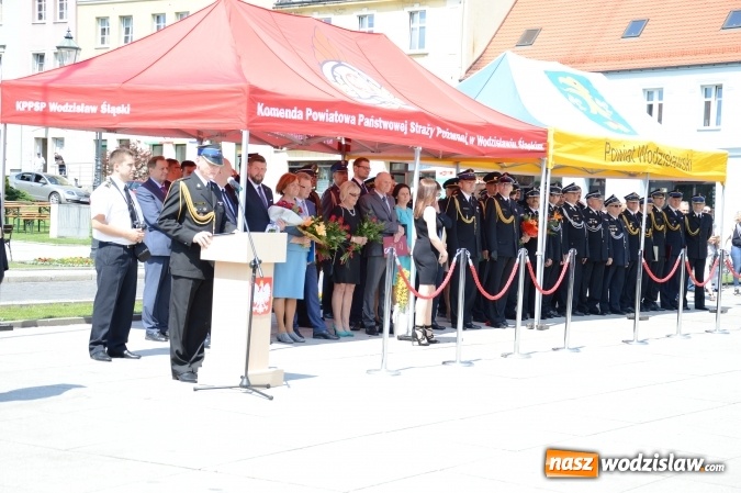 Zdjęcie w galerii na portalu naszwodzislaw.com: Obchody Dnia Strażaka na wodzisławskim rynku. ZDJĘCIA  wiadomości z regionu