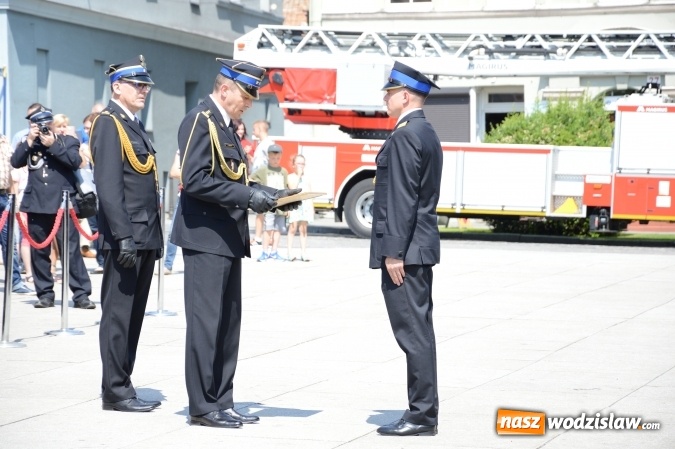 Zdjęcie w galerii na portalu naszwodzislaw.com: Obchody Dnia Strażaka na wodzisławskim rynku. ZDJĘCIA  wiadomości z regionu