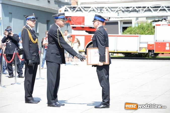 Zdjęcie w galerii na portalu naszwodzislaw.com: Obchody Dnia Strażaka na wodzisławskim rynku. ZDJĘCIA  wiadomości z regionu