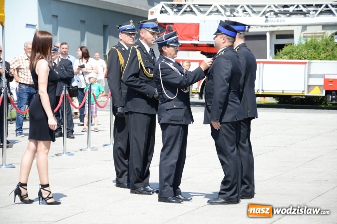 Zdjęcie w galerii na portalu naszwodzislaw.com: Obchody Dnia Strażaka na wodzisławskim rynku. ZDJĘCIA  wiadomości z regionu