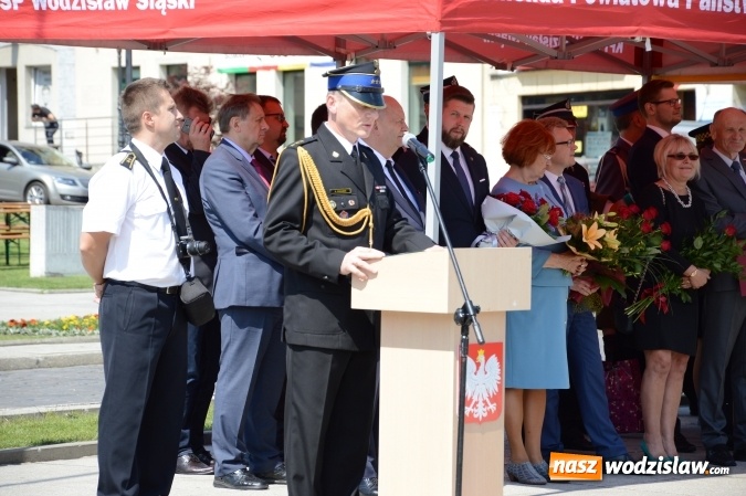 Zdjęcie w galerii na portalu naszwodzislaw.com: Obchody Dnia Strażaka na wodzisławskim rynku. ZDJĘCIA  wiadomości z regionu