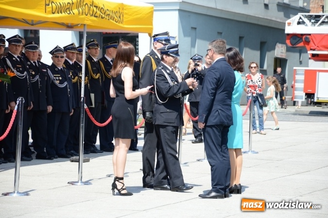 Zdjęcie w galerii na portalu naszwodzislaw.com: Obchody Dnia Strażaka na wodzisławskim rynku. ZDJĘCIA  wiadomości z regionu