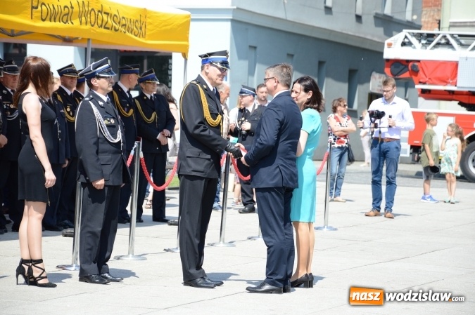 Zdjęcie w galerii na portalu naszwodzislaw.com: Obchody Dnia Strażaka na wodzisławskim rynku. ZDJĘCIA  wiadomości z regionu