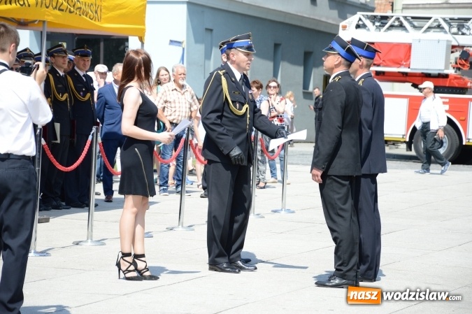 Zdjęcie w galerii na portalu naszwodzislaw.com: Obchody Dnia Strażaka na wodzisławskim rynku. ZDJĘCIA  wiadomości z regionu