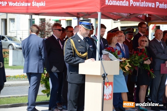 Zdjęcie w galerii na portalu naszwodzislaw.com: Obchody Dnia Strażaka na wodzisławskim rynku. ZDJĘCIA  wiadomości z regionu