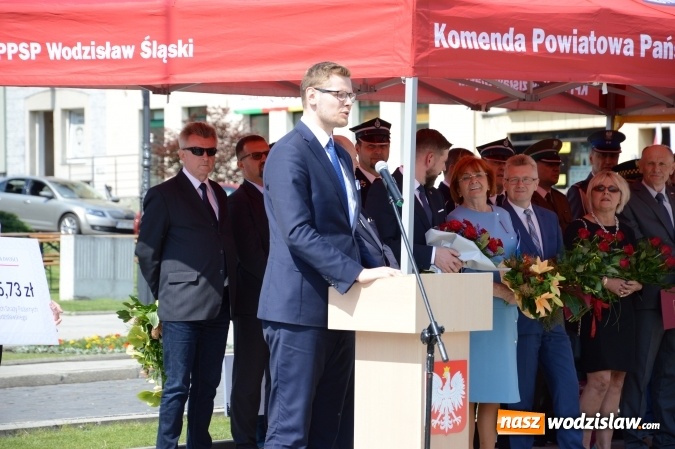 Zdjęcie w galerii na portalu naszwodzislaw.com: Obchody Dnia Strażaka na wodzisławskim rynku. ZDJĘCIA  wiadomości z regionu