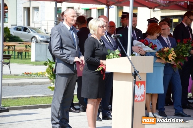 Zdjęcie w galerii na portalu naszwodzislaw.com: Obchody Dnia Strażaka na wodzisławskim rynku. ZDJĘCIA  wiadomości z regionu