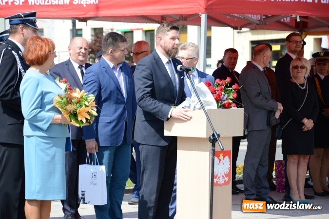 Zdjęcie w galerii na portalu naszwodzislaw.com: Obchody Dnia Strażaka na wodzisławskim rynku. ZDJĘCIA  wiadomości z regionu