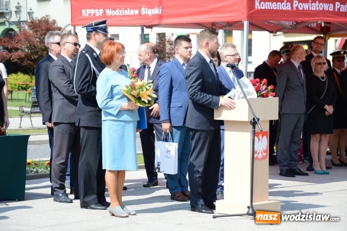 Zdjęcie w galerii na portalu naszwodzislaw.com: Obchody Dnia Strażaka na wodzisławskim rynku. ZDJĘCIA  wiadomości z regionu