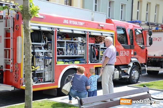 Zdjęcie w galerii na portalu naszwodzislaw.com: Obchody Dnia Strażaka na wodzisławskim rynku. ZDJĘCIA  wiadomości z regionu