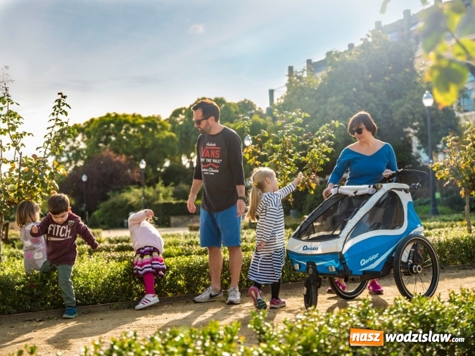 Zdjęcie w galerii na portalu naszwodzislaw.com: Przyczepka rowerowa dla dzieci. Czym kierować się przy wyborze? wiadomości z regionu