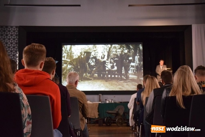 Zdjęcie w galerii na portalu naszwodzislaw.com: Dzień Patrona Szkoły w I LO wiadomości z regionu