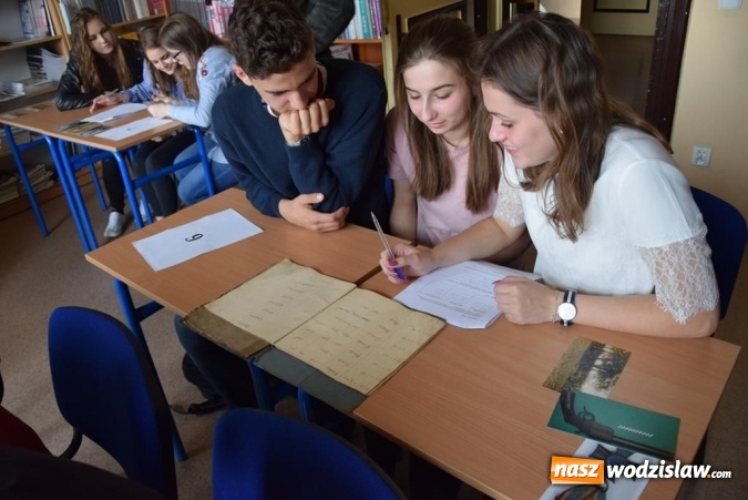 Zdjęcie w galerii na portalu naszwodzislaw.com: Dzień Patrona Szkoły w I LO wiadomości z regionu