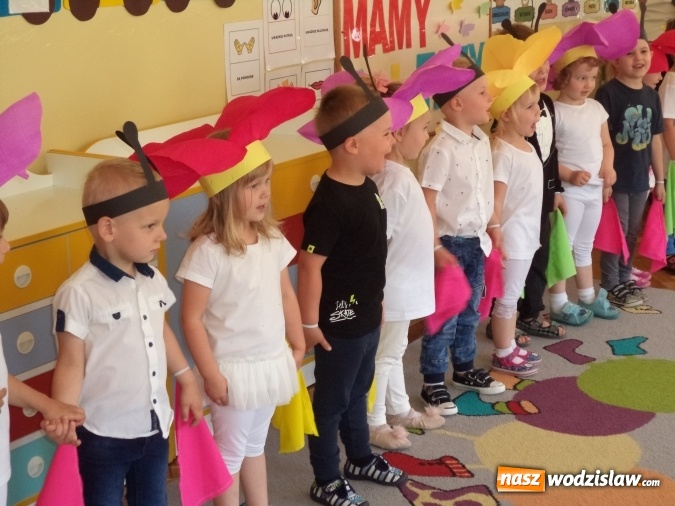 Zdjęcie w galerii na portalu naszwodzislaw.com: Dzień Mamy w przedszkolu nr 2 w Pszowie wiadomości z regionu
