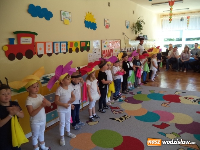 Zdjęcie w galerii na portalu naszwodzislaw.com: Dzień Mamy w przedszkolu nr 2 w Pszowie wiadomości z regionu