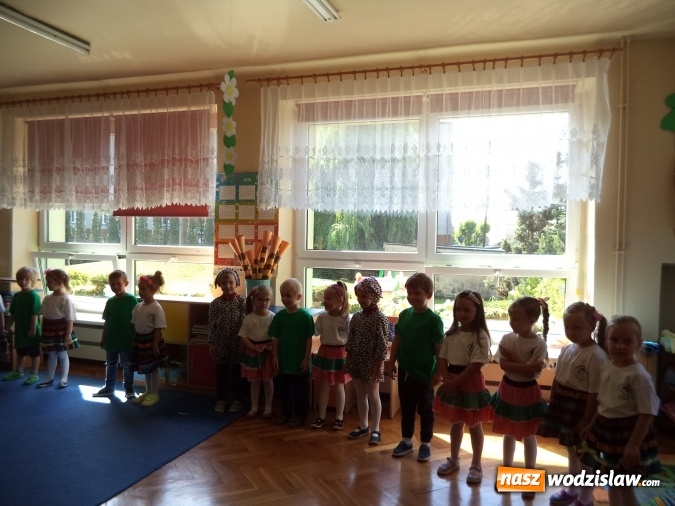 Zdjęcie w galerii na portalu naszwodzislaw.com: Dzień Mamy w przedszkolu nr 2 w Pszowie wiadomości z regionu