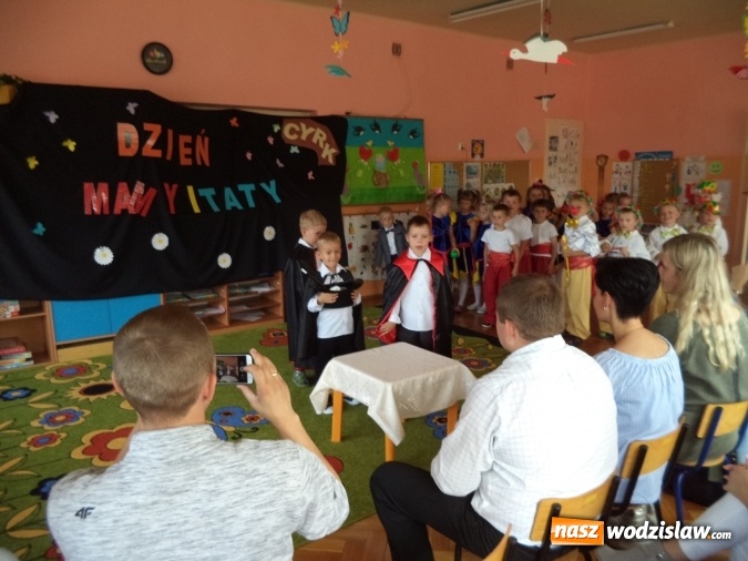 Zdjęcie w galerii na portalu naszwodzislaw.com: Dzień Mamy w przedszkolu nr 2 w Pszowie wiadomości z regionu