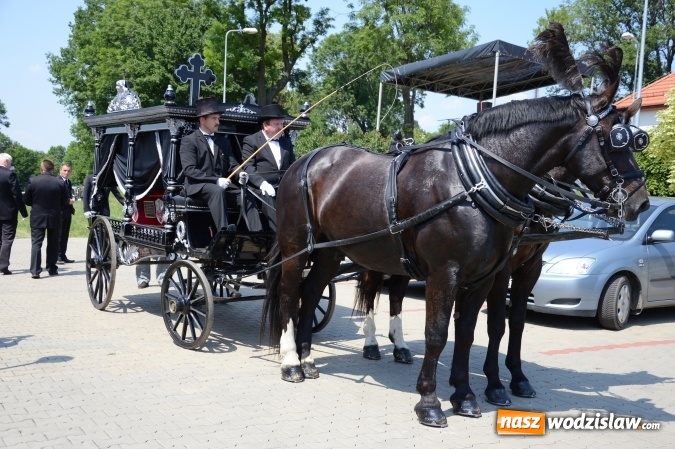 Zdjęcie w galerii na portalu naszwodzislaw.com: Kondukt pogrzebowy przeszedł ulicami Grabówki. Bordynowska Pani miała powtórny pogrzeb wiadomości z regionu