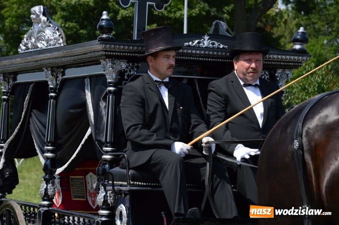 Zdjęcie w galerii na portalu naszwodzislaw.com: Kondukt pogrzebowy przeszedł ulicami Grabówki. Bordynowska Pani miała powtórny pogrzeb wiadomości z regionu