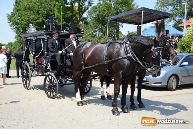 Zdjęcie w galerii na portalu naszwodzislaw.com: Kondukt pogrzebowy przeszedł ulicami Grabówki. Bordynowska Pani miała powtórny pogrzeb wiadomości z regionu
