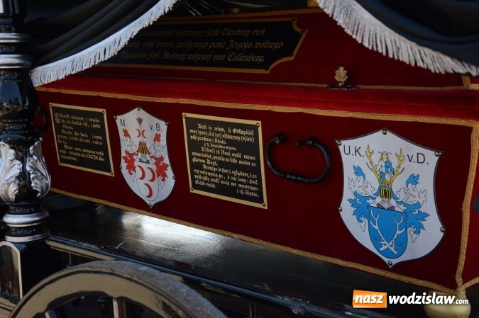 Zdjęcie w galerii na portalu naszwodzislaw.com: Kondukt pogrzebowy przeszedł ulicami Grabówki. Bordynowska Pani miała powtórny pogrzeb wiadomości z regionu