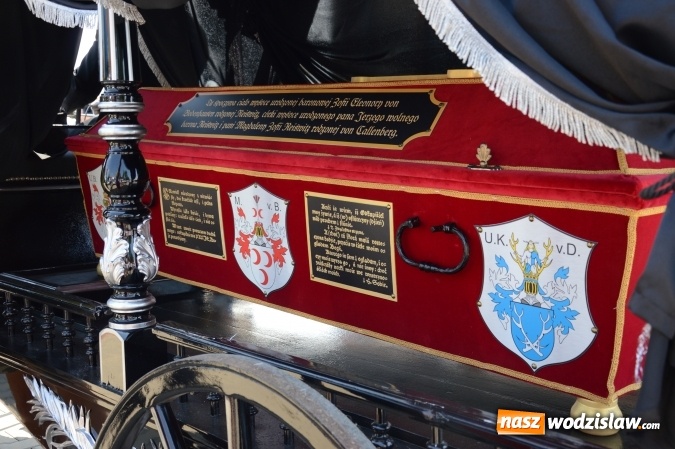 Zdjęcie w galerii na portalu naszwodzislaw.com: Kondukt pogrzebowy przeszedł ulicami Grabówki. Bordynowska Pani miała powtórny pogrzeb wiadomości z regionu