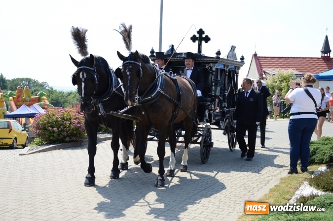 Zdjęcie w galerii na portalu naszwodzislaw.com: Kondukt pogrzebowy przeszedł ulicami Grabówki. Bordynowska Pani miała powtórny pogrzeb wiadomości z regionu