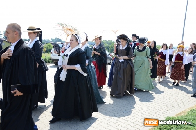 Zdjęcie w galerii na portalu naszwodzislaw.com: Kondukt pogrzebowy przeszedł ulicami Grabówki. Bordynowska Pani miała powtórny pogrzeb wiadomości z regionu