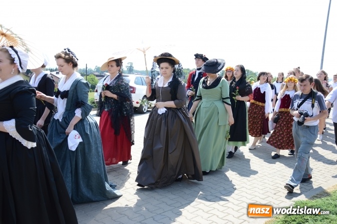 Zdjęcie w galerii na portalu naszwodzislaw.com: Kondukt pogrzebowy przeszedł ulicami Grabówki. Bordynowska Pani miała powtórny pogrzeb wiadomości z regionu