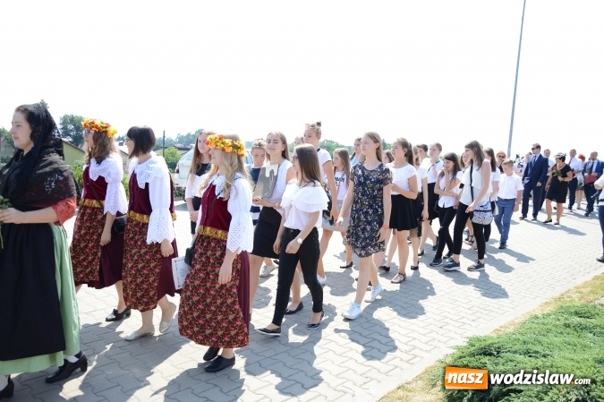 Zdjęcie w galerii na portalu naszwodzislaw.com: Kondukt pogrzebowy przeszedł ulicami Grabówki. Bordynowska Pani miała powtórny pogrzeb wiadomości z regionu