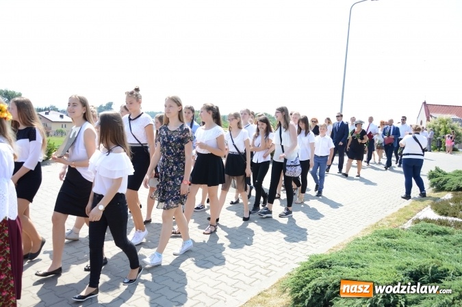 Zdjęcie w galerii na portalu naszwodzislaw.com: Kondukt pogrzebowy przeszedł ulicami Grabówki. Bordynowska Pani miała powtórny pogrzeb wiadomości z regionu