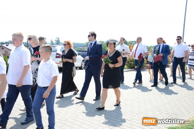 Zdjęcie w galerii na portalu naszwodzislaw.com: Kondukt pogrzebowy przeszedł ulicami Grabówki. Bordynowska Pani miała powtórny pogrzeb wiadomości z regionu