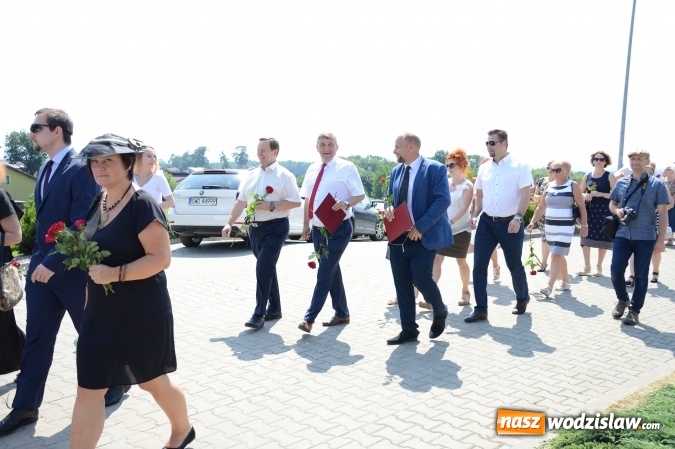Zdjęcie w galerii na portalu naszwodzislaw.com: Kondukt pogrzebowy przeszedł ulicami Grabówki. Bordynowska Pani miała powtórny pogrzeb wiadomości z regionu