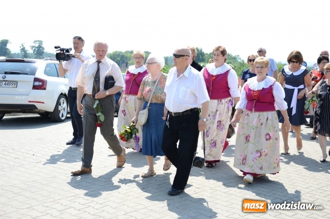 Zdjęcie w galerii na portalu naszwodzislaw.com: Kondukt pogrzebowy przeszedł ulicami Grabówki. Bordynowska Pani miała powtórny pogrzeb wiadomości z regionu