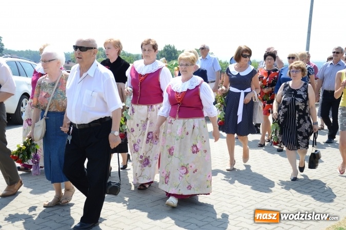 Zdjęcie w galerii na portalu naszwodzislaw.com: Kondukt pogrzebowy przeszedł ulicami Grabówki. Bordynowska Pani miała powtórny pogrzeb wiadomości z regionu