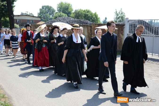 Zdjęcie w galerii na portalu naszwodzislaw.com: Kondukt pogrzebowy przeszedł ulicami Grabówki. Bordynowska Pani miała powtórny pogrzeb wiadomości z regionu