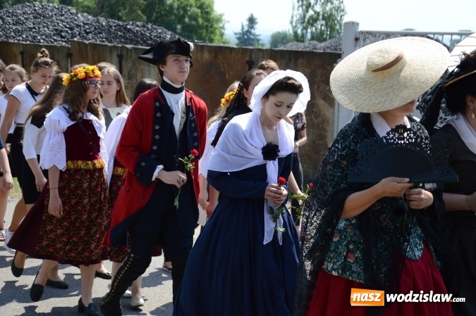 Zdjęcie w galerii na portalu naszwodzislaw.com: Kondukt pogrzebowy przeszedł ulicami Grabówki. Bordynowska Pani miała powtórny pogrzeb wiadomości z regionu