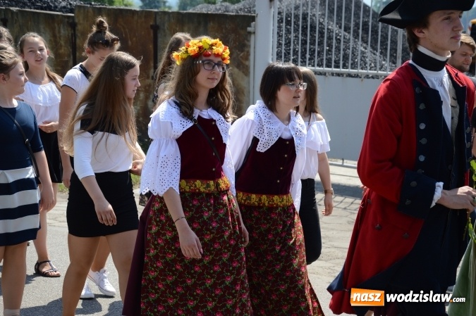 Zdjęcie w galerii na portalu naszwodzislaw.com: Kondukt pogrzebowy przeszedł ulicami Grabówki. Bordynowska Pani miała powtórny pogrzeb wiadomości z regionu