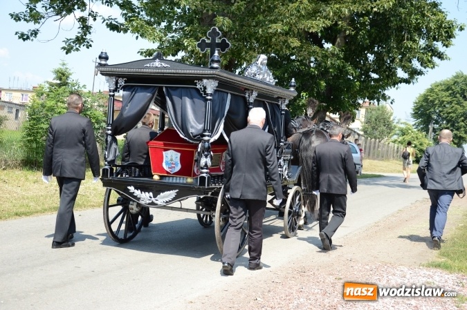 Zdjęcie w galerii na portalu naszwodzislaw.com: Kondukt pogrzebowy przeszedł ulicami Grabówki. Bordynowska Pani miała powtórny pogrzeb wiadomości z regionu